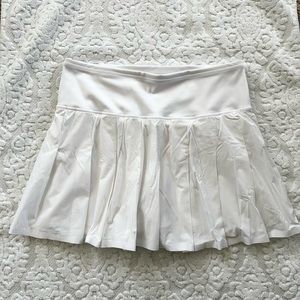 Women’s JoyLab White Pleated Active Skort. Size Medium